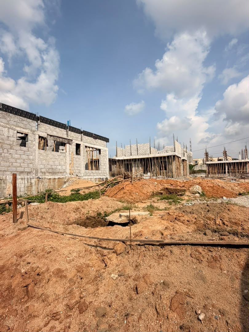 517 SQM Land In Guzape Main